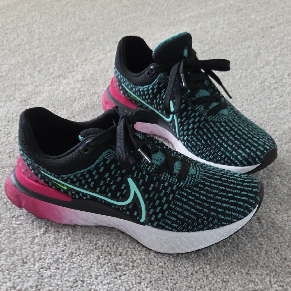Nike Sneakers - Black, Teal, and Pink Size 8M